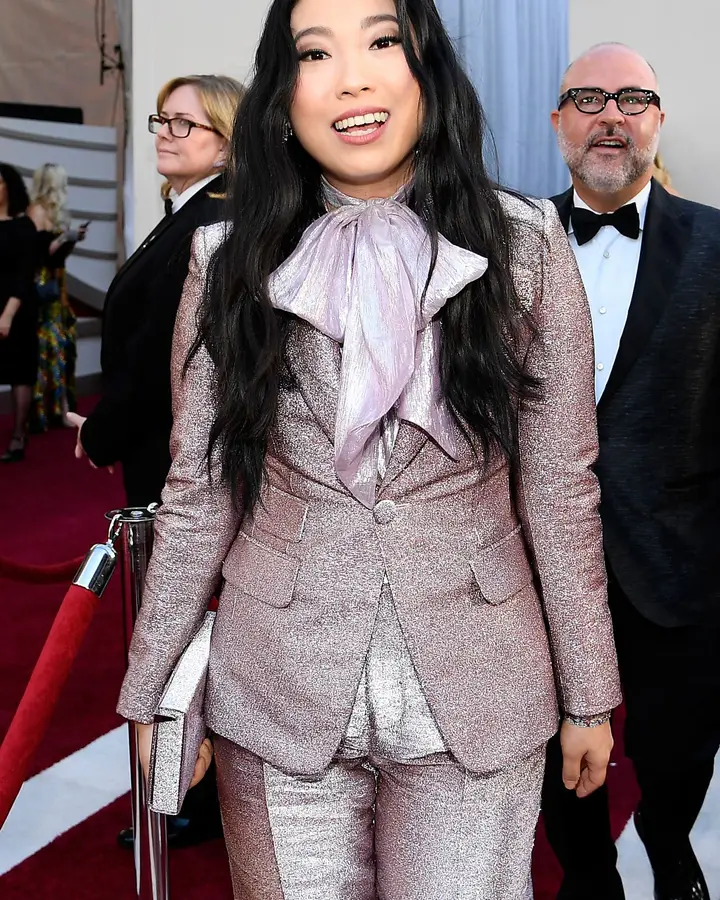 Awkwafina também subiu ao palco para apresentar