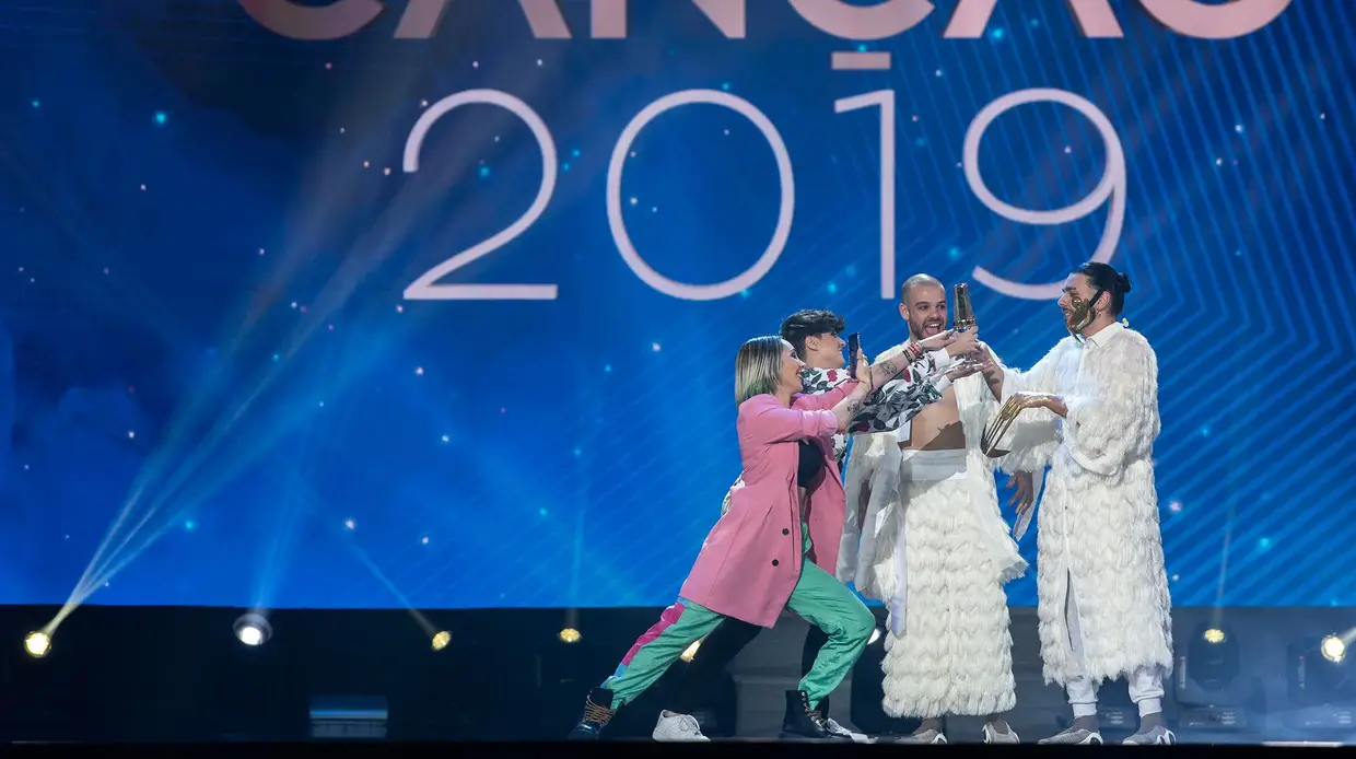 O troféu foi entregue ao vencedor por Isaura e Cláudia Pascoal