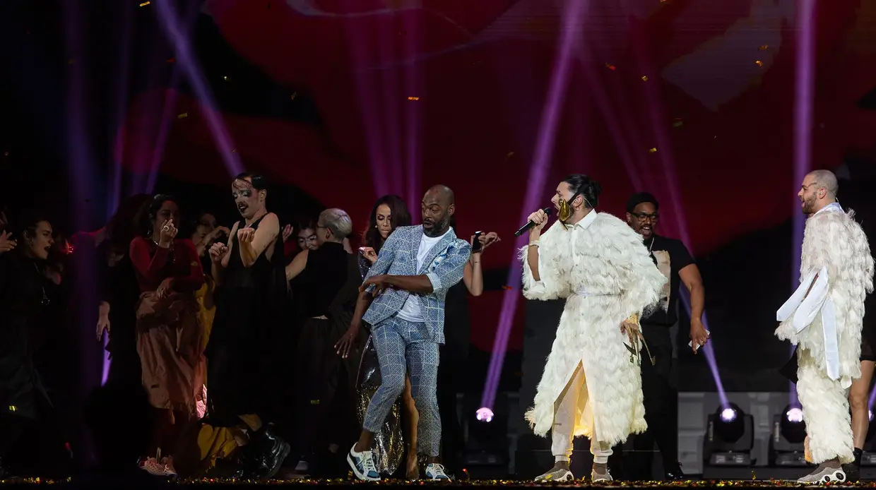 Os restantes artistas juntaram-se a Conan Osiris e ao bailarino João Reis Moreira em palco