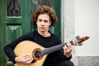 Gaspar Varela tem 15 anos e toca guitarra portuguesa desde os 7