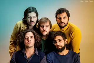 Como os Capitão Fausto chegaram ao quarto álbum a cantar o amor como gente grande