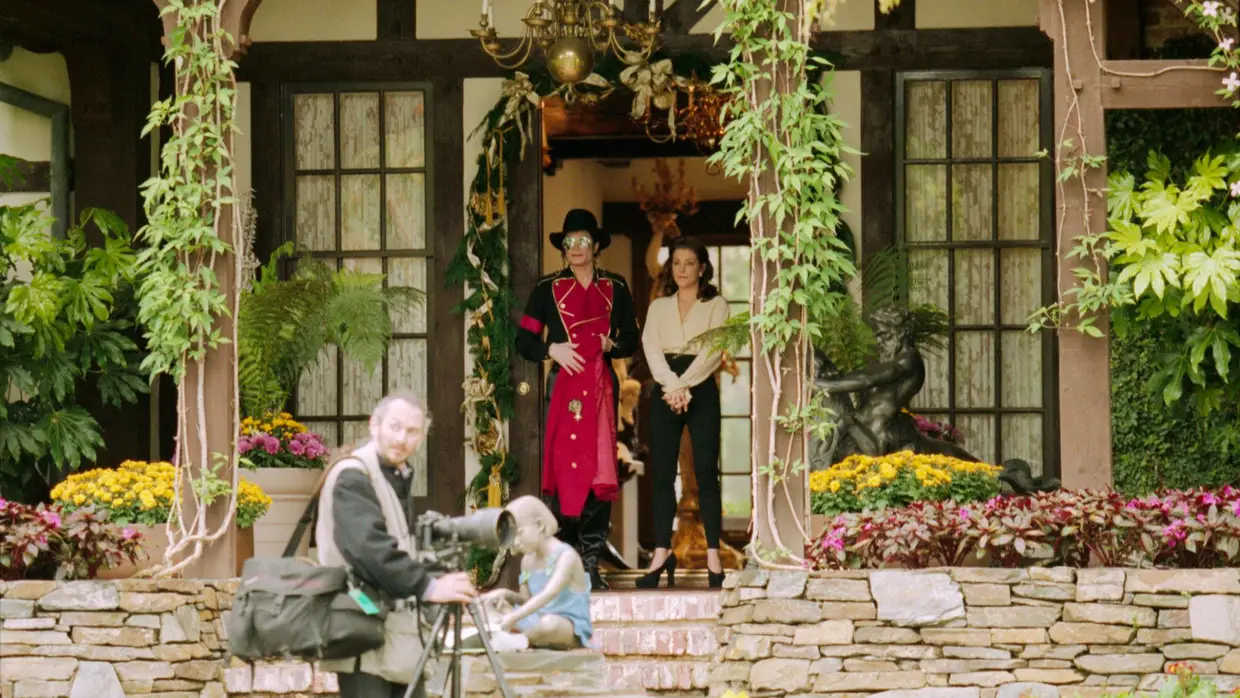 Rancho Neverland: Michael Jackson e Lisa Marie Presley, então um casal, em abril de 1995