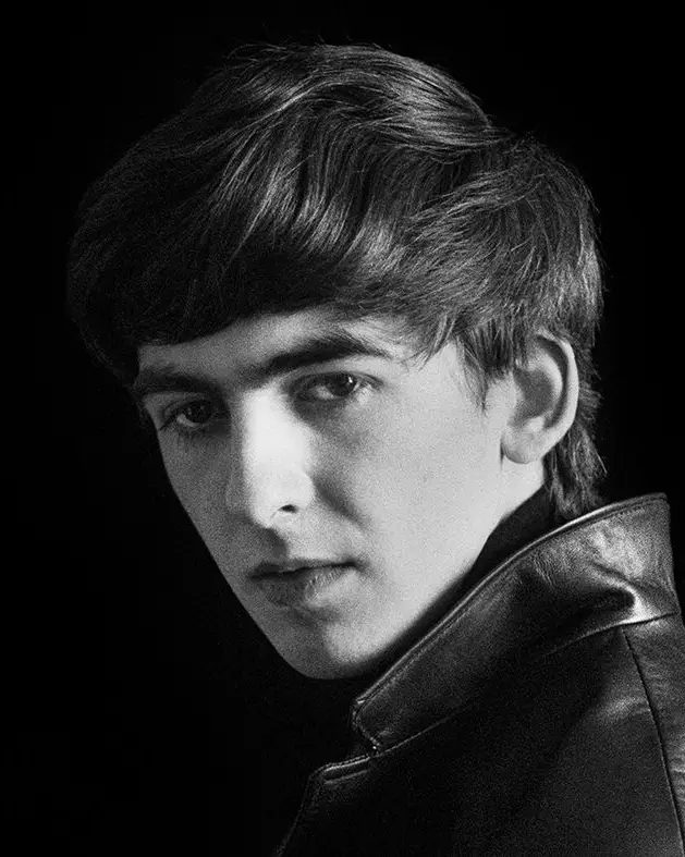 George Harrison no sótão da casa de Astrid Kirchherr, em Hamburgo, 1962