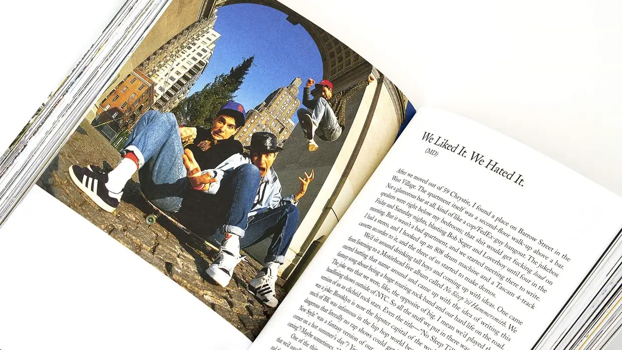 Imagens do interior de "Beastie Boys Book"