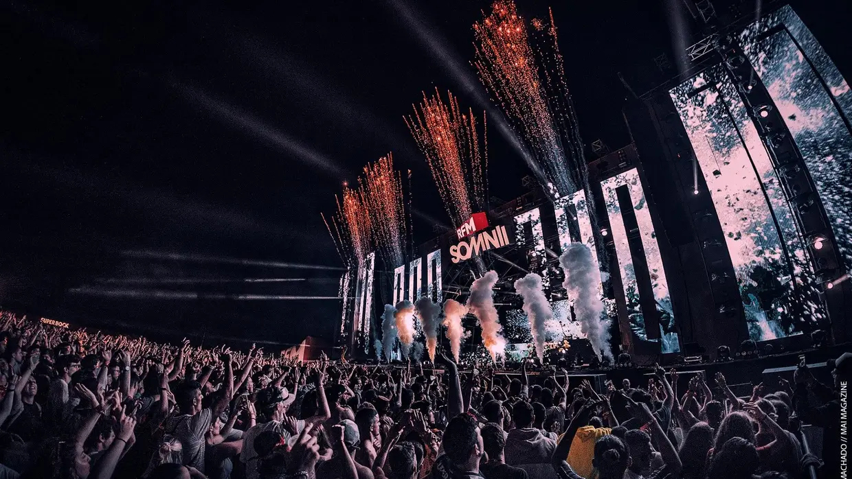 RFM Somnii fora de palco