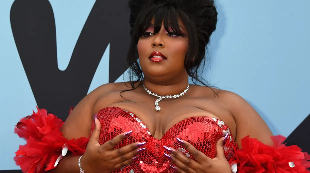 Lizzo foi uma das sensações da passadeira vermelha dos MTV VMA deste ano