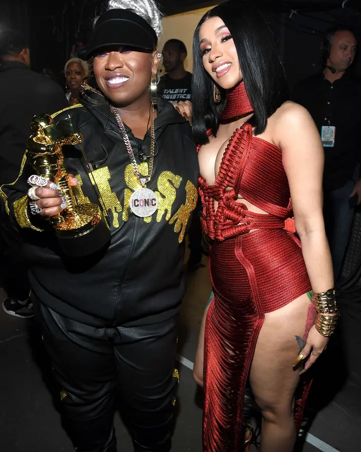 Elliott e Cardi B nos bastidores