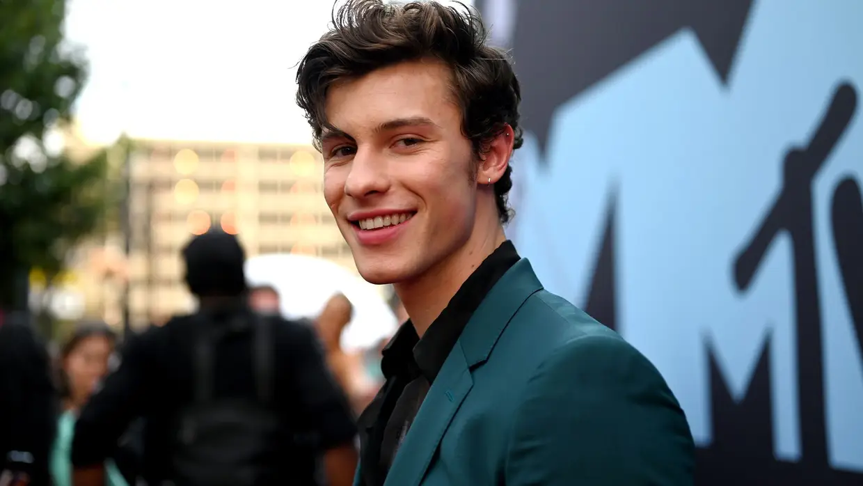 Shawn Mendes na passadeira vermelha dos MTV VMA