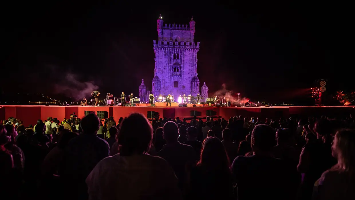 James nos Jardins da Torre de Belém, Lisboa