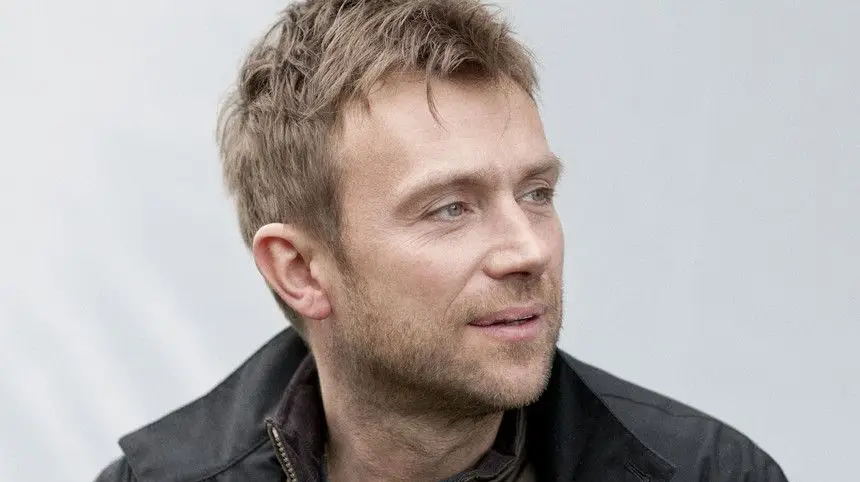 Damon Albarn lança em novembro um novo álbum a solo, de título "The Nearer The Fountain, More Pure The Stream Flows". Poderá ser um bom pretexto para voltarmos a ver o homem de Blur e Gorillaz num palco.