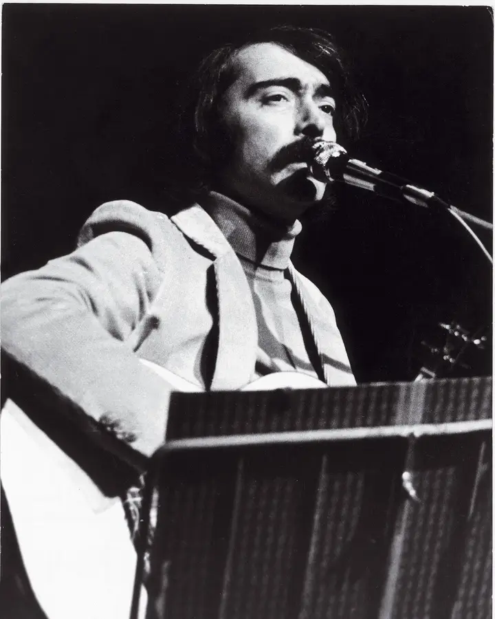 Ao vivo no Teatro Aberto, em Lisboa, em 1980