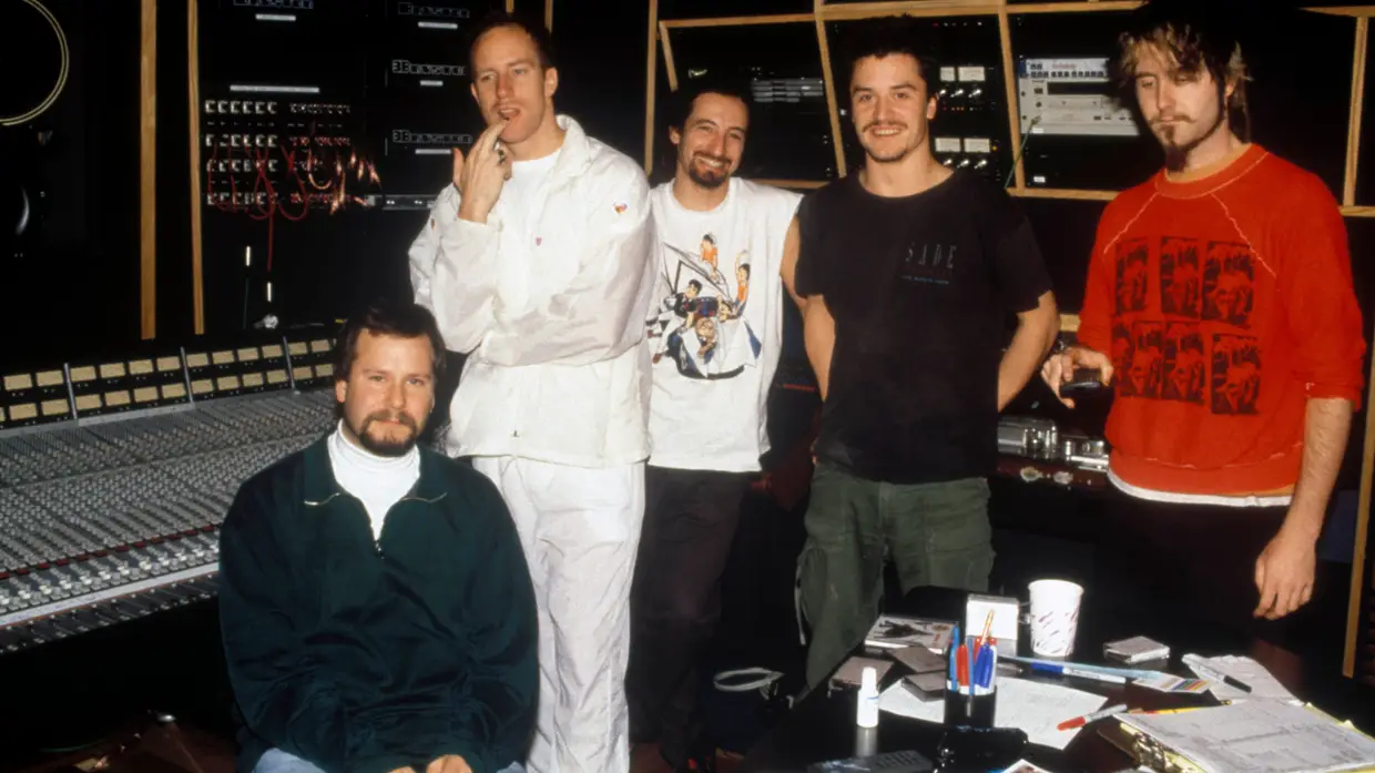 Em estúdio em 1994, durante as gravações de "King for a Day... Fool for a Lifetime"