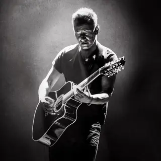 Bruce Springsteen pode ter iniciado este novo modelo de negócio na indústria da música ao vivo. Em 2017 e 2018 protagonizou uma temporada na Broadway que durou 14 meses
