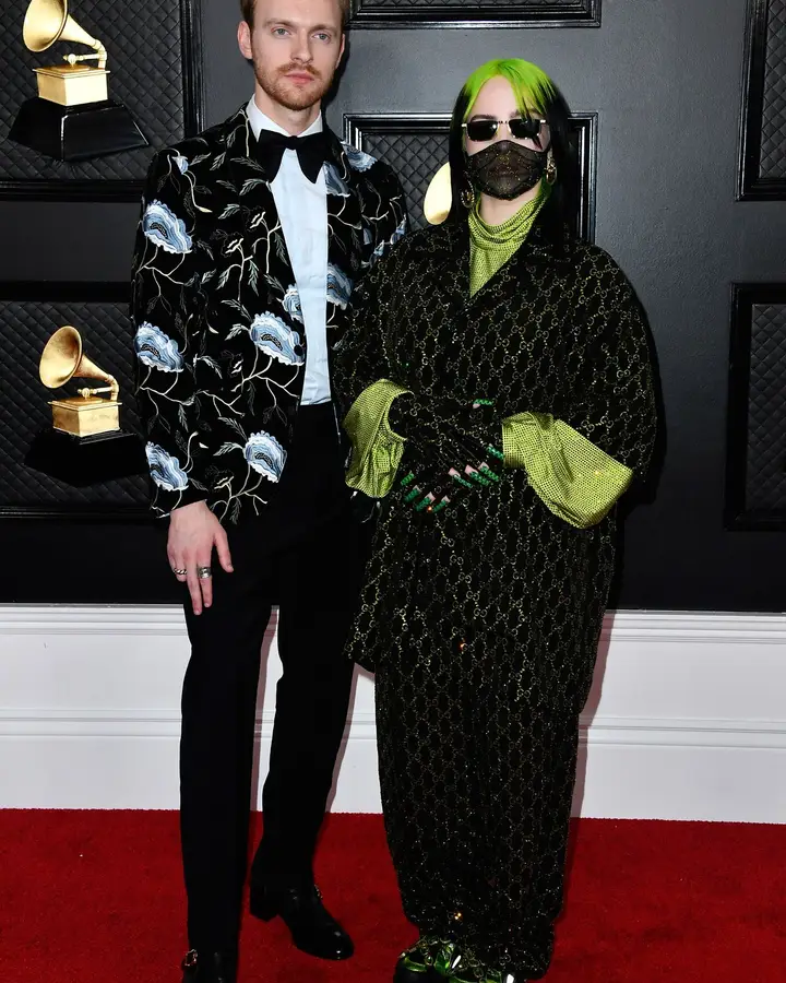 Billie Eilish fez-se acompanhar pelo irmão, Finneas, na passadeira vermelha