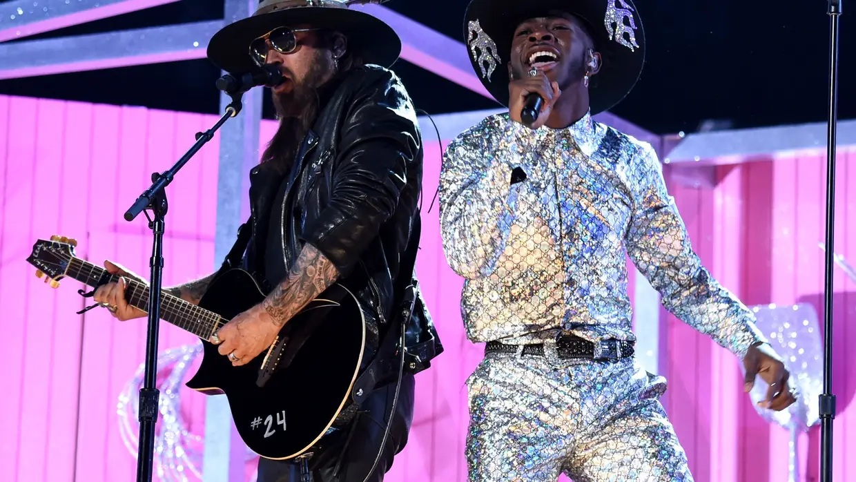 Lil Nas X cantou 'Old Town Road' com Billy Ray Cyrus
