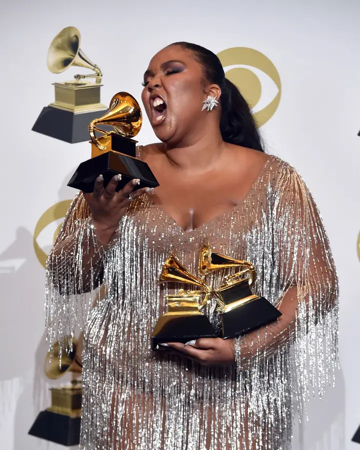Lizzo com os seus três prémios