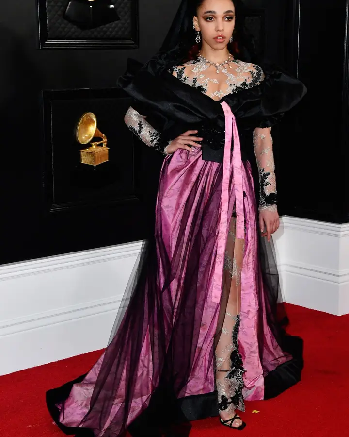 FKA Twigs na passadeira vermelha, antes da homenagem a Prince que partilhou com Usher