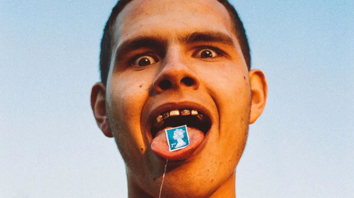 Slowthai – “Tyron”. O rapper mais imprevisível do Reino Unido regressa a 5 de fevereiro com o sucessor do elogiado álbum de estreia, “Nothing Great About Britain”. E traz consigo convidados de luxo: James Blake, Skepta, A$AP Rocky e Mount Kimbie são apenas alguns.