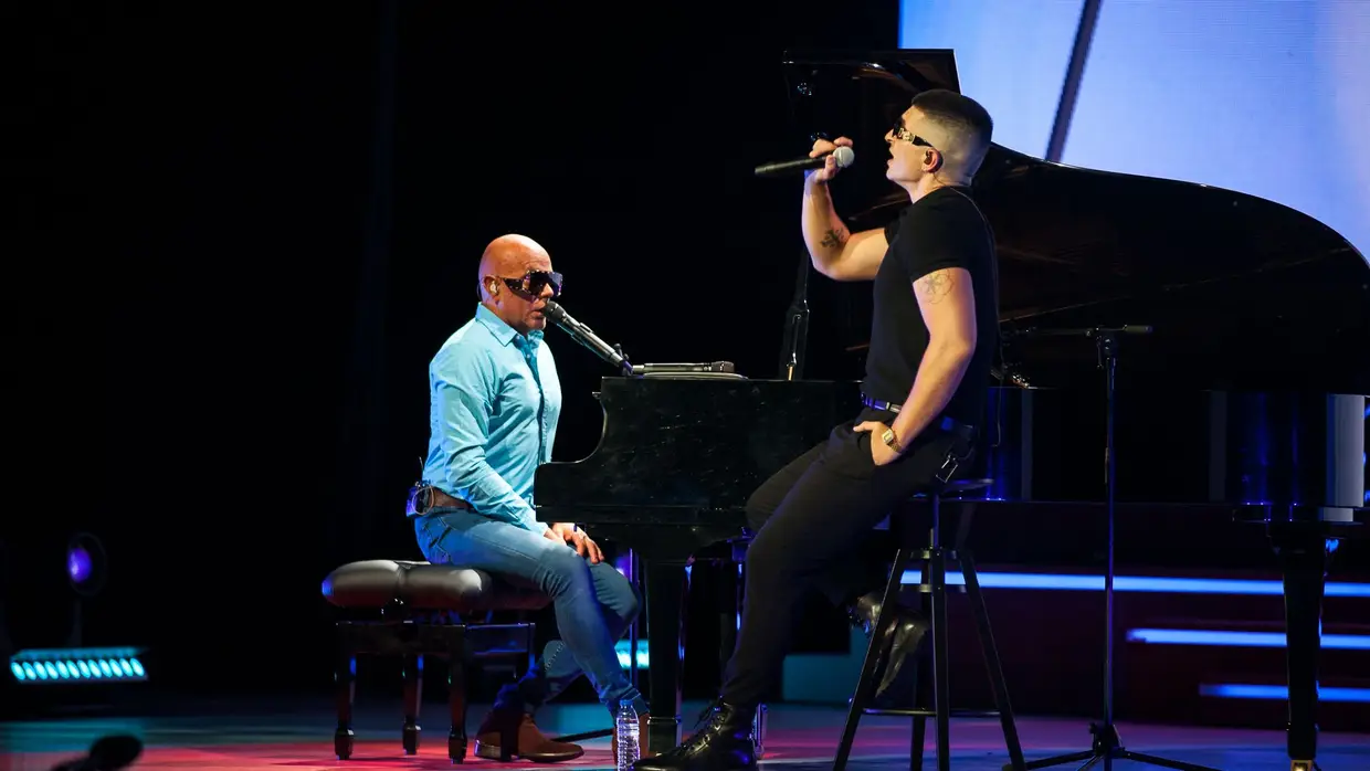 A dupla improvável interpretou temas do cancioneiro de cada um