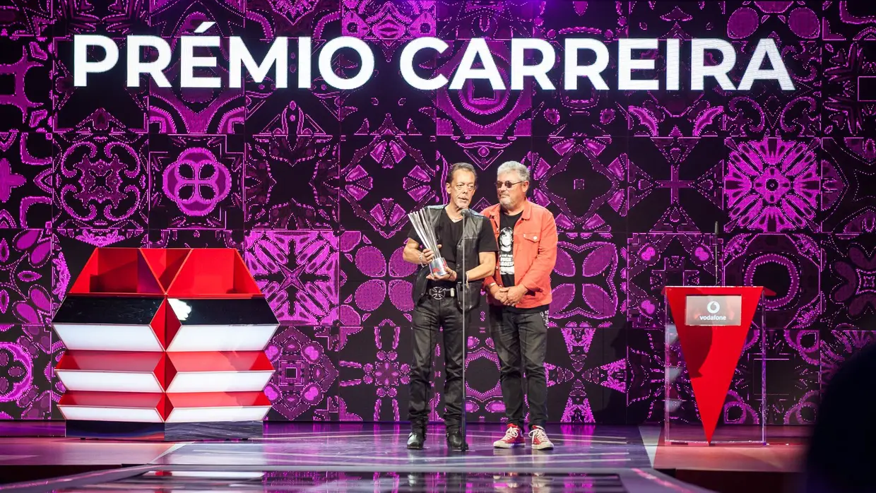 João Cabeleira e Tim, dos Xutos & Pontapés, receberem o Prémio Carreira