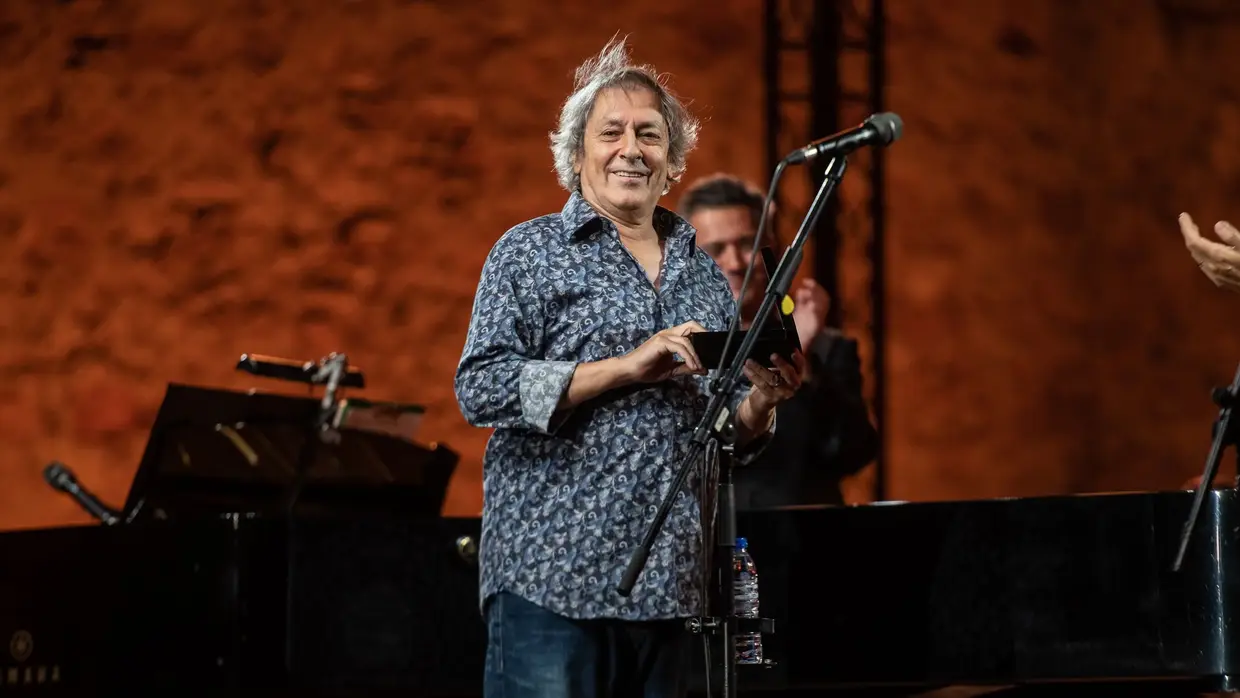 Jorge Palma condecorado por Fernando Medina no Castelo de São Jorge, Lisboa