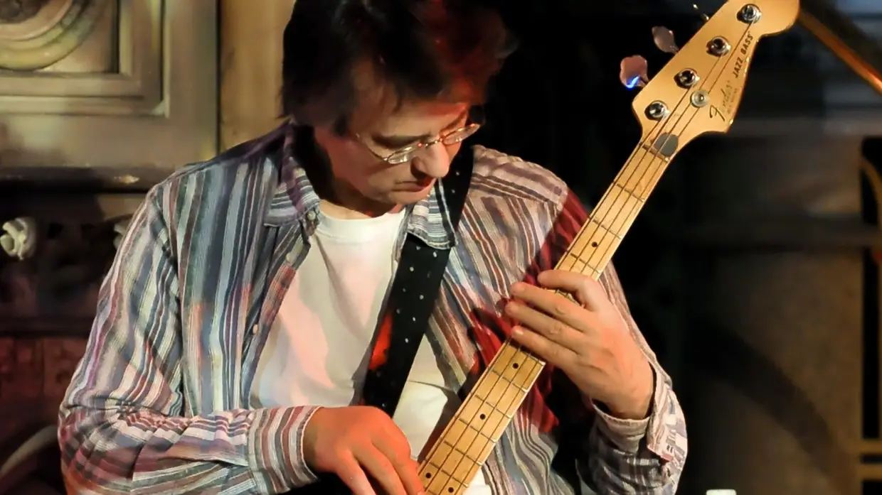 Matthew Seligman, dos Soft Boys (64 anos) a 17 de abril