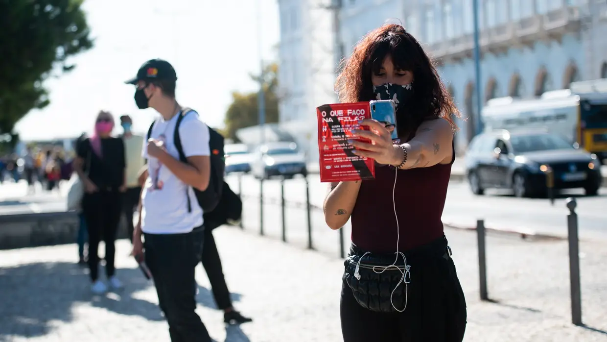 Manifestação "Junta-te à fila para o que o circuito não morra" - Lux-Frágil (Lisboa), 17.10.20