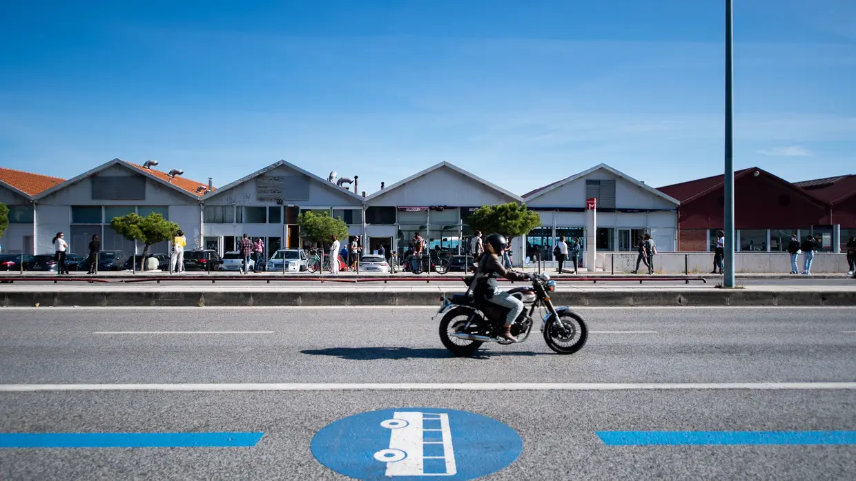 Manifestação "Junta-te à fila para o que o circuito não morra" - Lux-Frágil (Lisboa), 17.10.20
