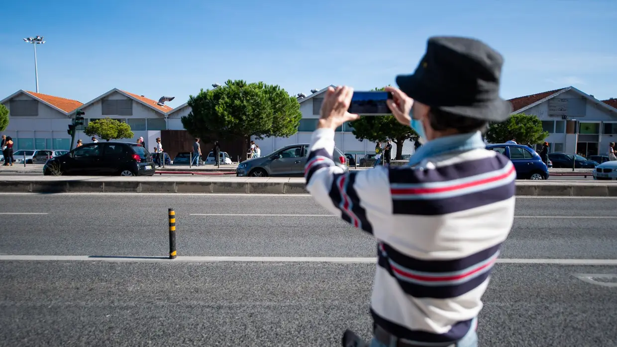 Manifestação "Junta-te à fila para o que o circuito não morra" - Lux-Frágil (Lisboa), 17.10.20