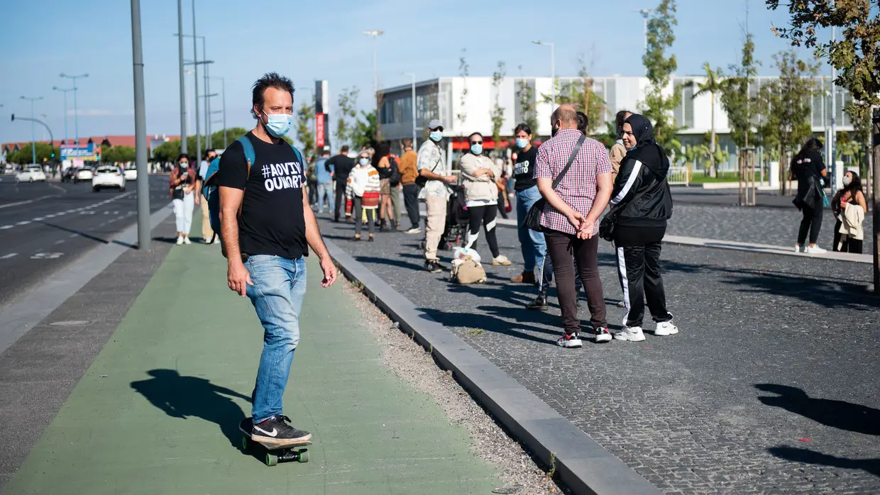 Manifestação "Junta-te à fila para o que o circuito não morra" - Lux-Frágil (Lisboa), 17.10.20