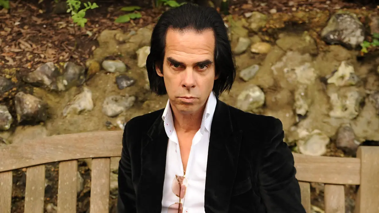 Nick Cave – “Carnage”. Ainda não se sabe quando chega, mas Nick Cave revelou recentemente aos fãs que esteve em estúdio com Warren Ellis a gravar “Carnage”, o seu 18º registo de estúdio.
