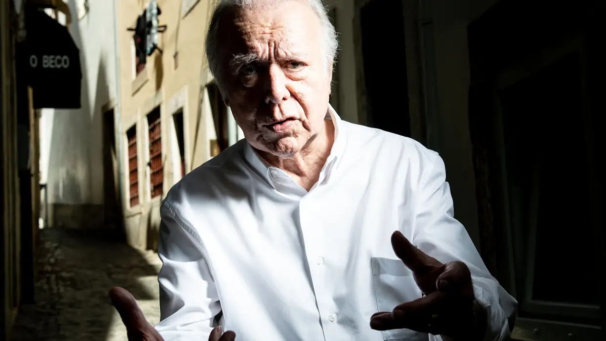 Carlos do Carmo – “E Ainda...”. O derradeiro álbum de Carlos do Carmo chega no primeiro trimestre do ano e traz consigo fados de alguns dos poetas favoritos do artista, recentemente falecido, casos de Herberto Helder, Sophia de Mello Breyner, Vasco Graça Moura ou José Saramago.