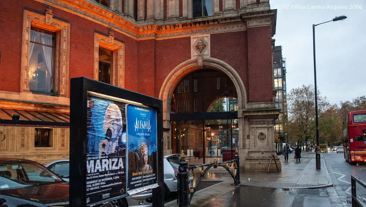 Ensaio de som para o concerto de Mariza no Royal Albert Hall, 2006