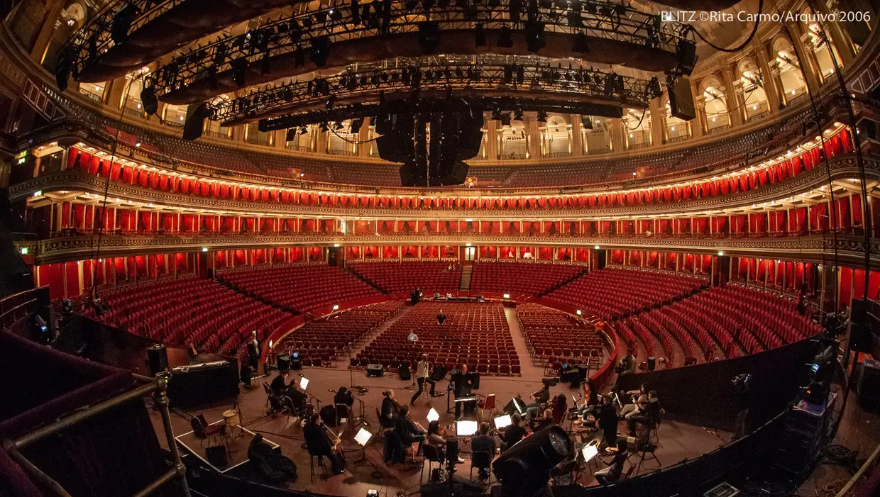 Ensaio de som para o concerto de Mariza no Royal Albert Hall, 2006