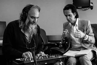 Nick Cave acaba de lançar “Carnage”, um álbum novinho em folha. Já o ouvimos: é apocalíptico, religioso e embaraçoso