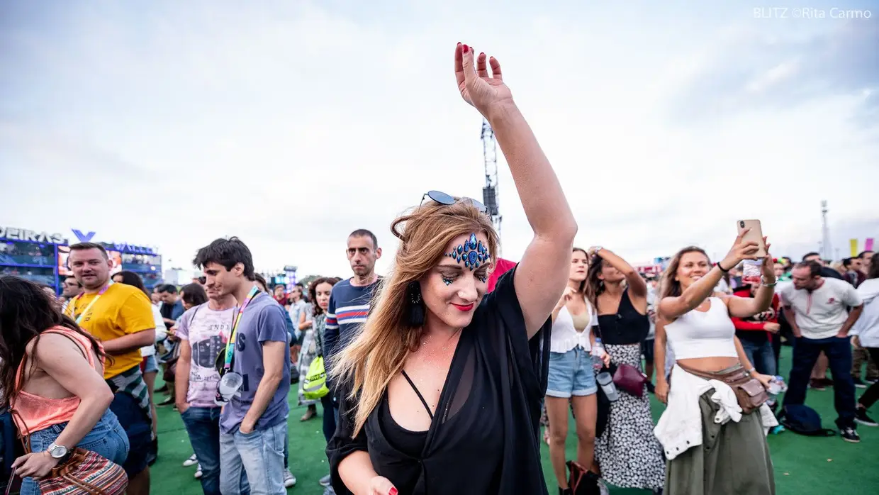 A alegria do público do NOS Alive, em Algés (julho 2019)