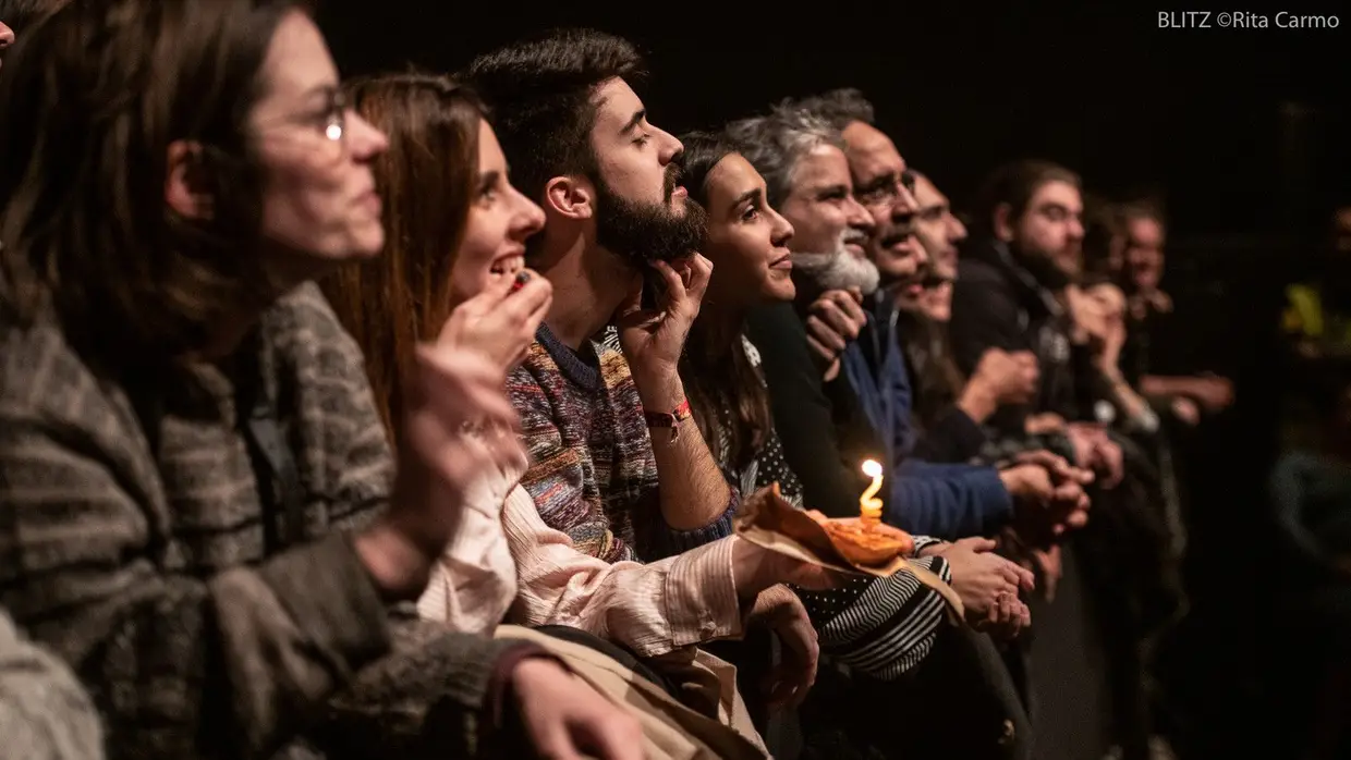 Quando Angel Olsen fez anos em Lisboa, os fãs que a foram ver ao Capitólio até bolo lhe levaram (janeiro 2020)