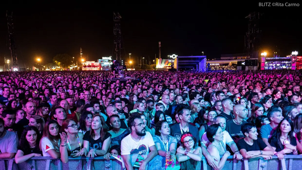 Aspeto da multidão do NOS Alive em julho de 2019