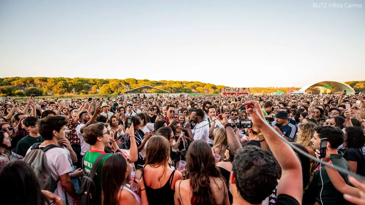 No verão de 2019, Dino D'Santiago caminhou sobre "as águas" do Meco, no Super Bock Super Rock