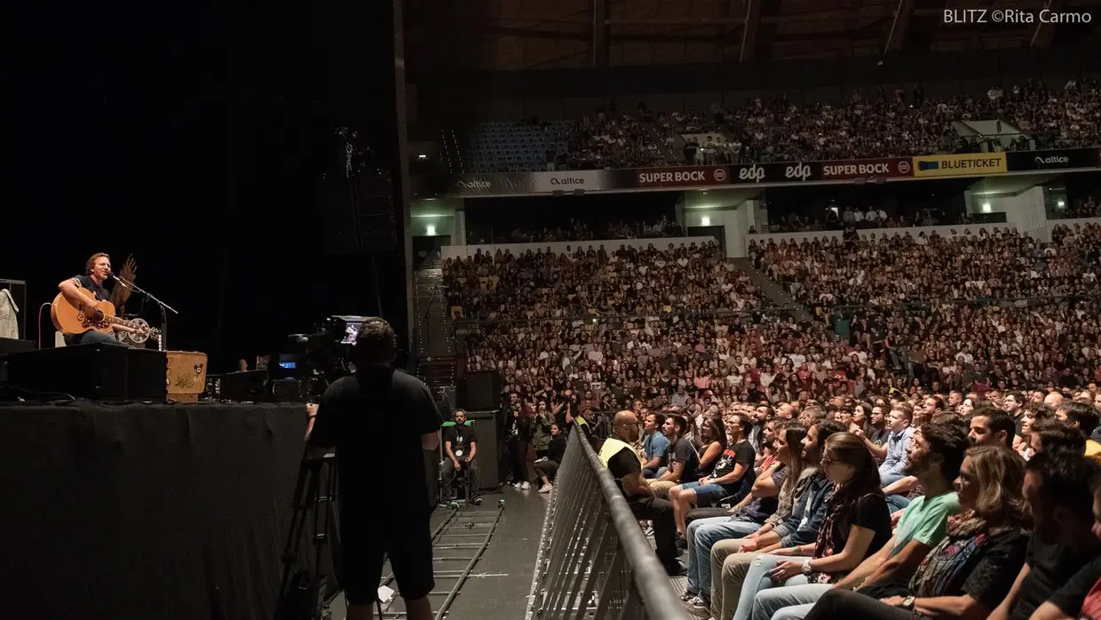 Em junho de 2019, Eddie Vedder convidou os fãs para um serão intimista na Altice Arena, em Lisboa