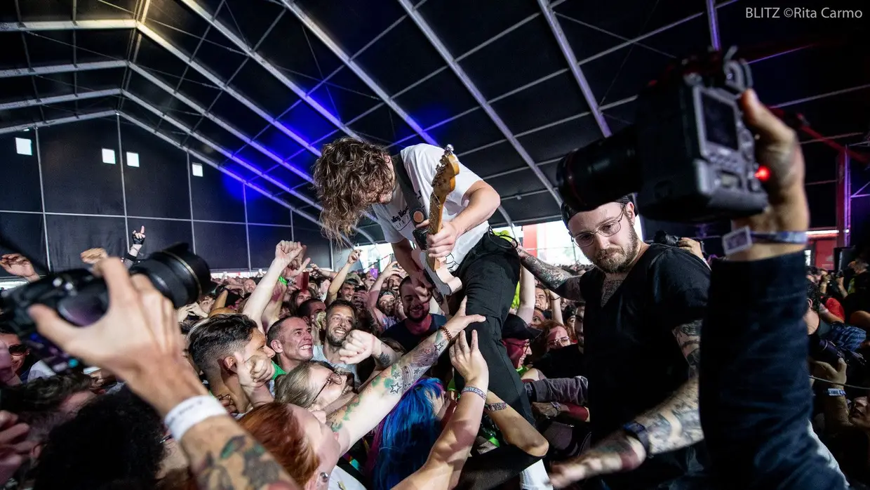 No segundo maior palco do NOS Alive, os IDLES não 'pouparam' ninguém