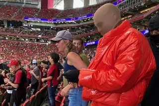 Kanye West está a viver no estádio Mercedes-Benz para completar o álbum. Construiu um estúdio e tem chef privado