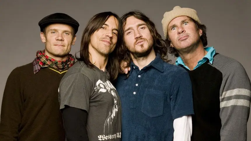 Os Red Hot Chili Peppers estão a preparar um novo álbum, novamente com o guitarrista John Frusciante, e andarão em digressão em 2022. Ainda não têm data em Portugal, onde não tocam desde 2017.