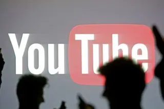 Cada vez mais pessoas acreditam que a Terra é plana... por causa do YouTube