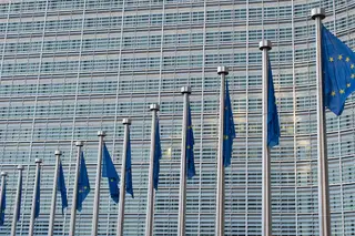 Eurodeputados aprovam diretiva polémica para proteção de direitos de autor