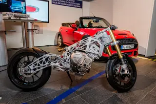 O design deste quadro demonstra bem quão intricadas podem ser as peças impressas em 3D