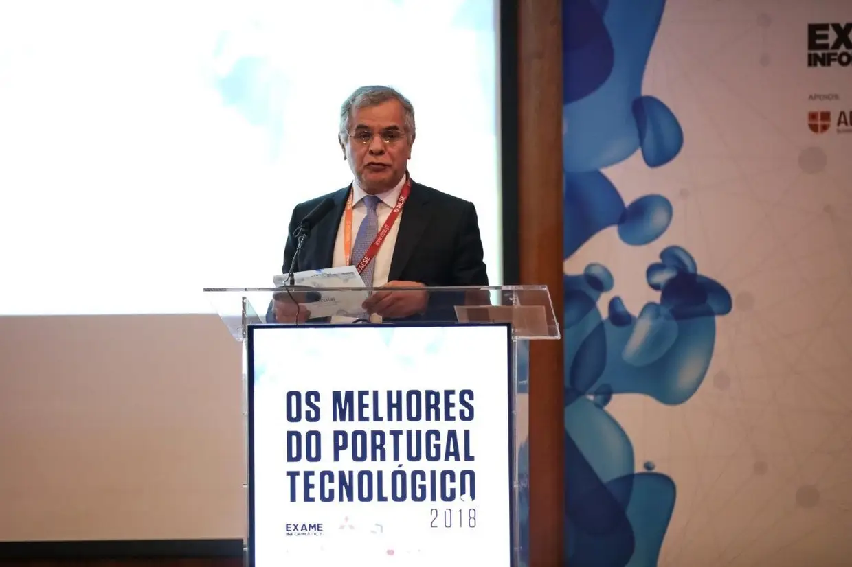 INTERNET, Menção Honrosa: Carlos Sousa Mendes, Secretário-geral do Ministério da Justiça. A partir do ano passado foi possível entrar em justiça.gov.pt e aceder num único local aos diferentes serviços disponíveis pelo Ministério da Justiça. A Plataforma Digital da Justiça demorou mais de 8 meses a ser disponibilizada ao público e representa um avanço considerável na ajuda ao combate à morosidade da Justiça