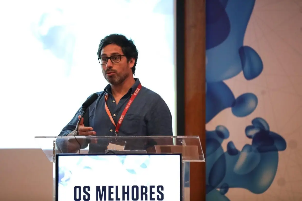 INTERNET, Menção Honrosa: Álvaro Pinto, CEO da Aptoide. Num ano em que não se parou de falar de moedas virtuais e de constatar que a Bitcoin alcançou valorizações históricas, não podíamos deixar de premiar aquela que é a primeira ICO (Initial Coin Offering) de uma criptomoeda portuguesa. A Appcoins está no top das 50 moedas digitais mais valiosas do mundo