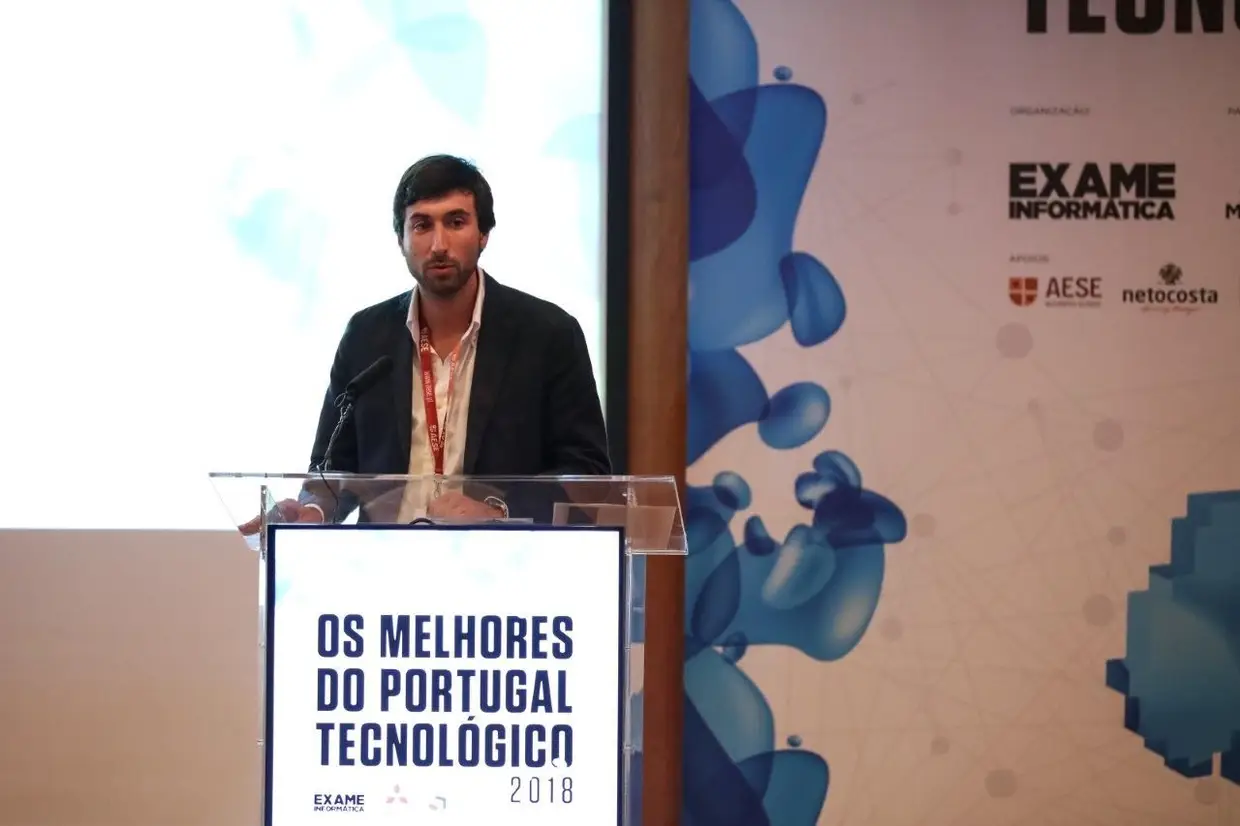 MOBILIDADE INTELIGENTE, Menção Honrosa: Miguel Franco, Head of Business Development da Stratio. O Stratio Automotive é um pequeno dispositivo que recolhe dados de um veículo e, com semanas de antecedência, prevê eventuais avarias no automóvel. É este o poder da solução portuguesa que conjuga a sensorização da Internet das Coisas com o poder dos algoritmos