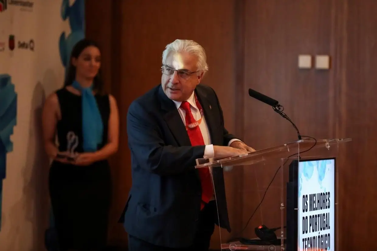 O presidente do Júri, o Prof. José Tribolet, anuncia a Personalidade do Ano